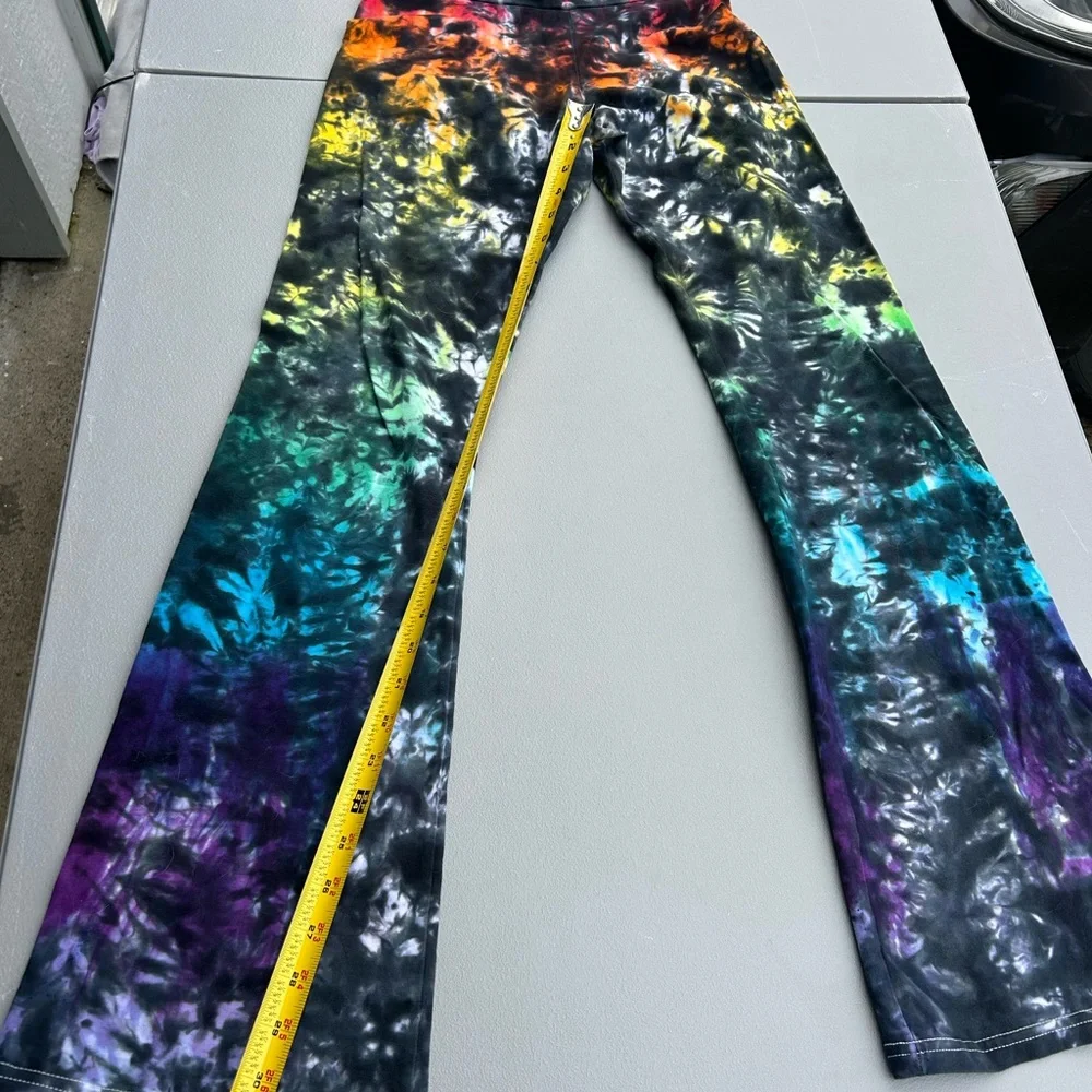 American Apparel Red and Black Tie-Dye Leggings - Picture 3 of 8